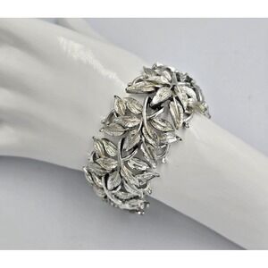 Vintage Coro Pegasus Bracelet Silver Tone Leaf Link Wide Statement Jewelry 7.5"